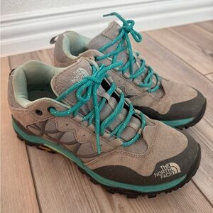 SALE‼️The North Face hiking boots